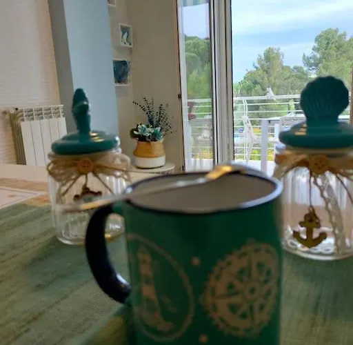 Manetta Tra Mare E Natura *