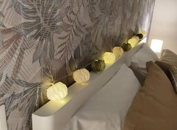 Manetta Tra Mare E Natura *