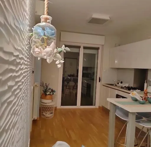 Manetta Tra Mare E Natura *